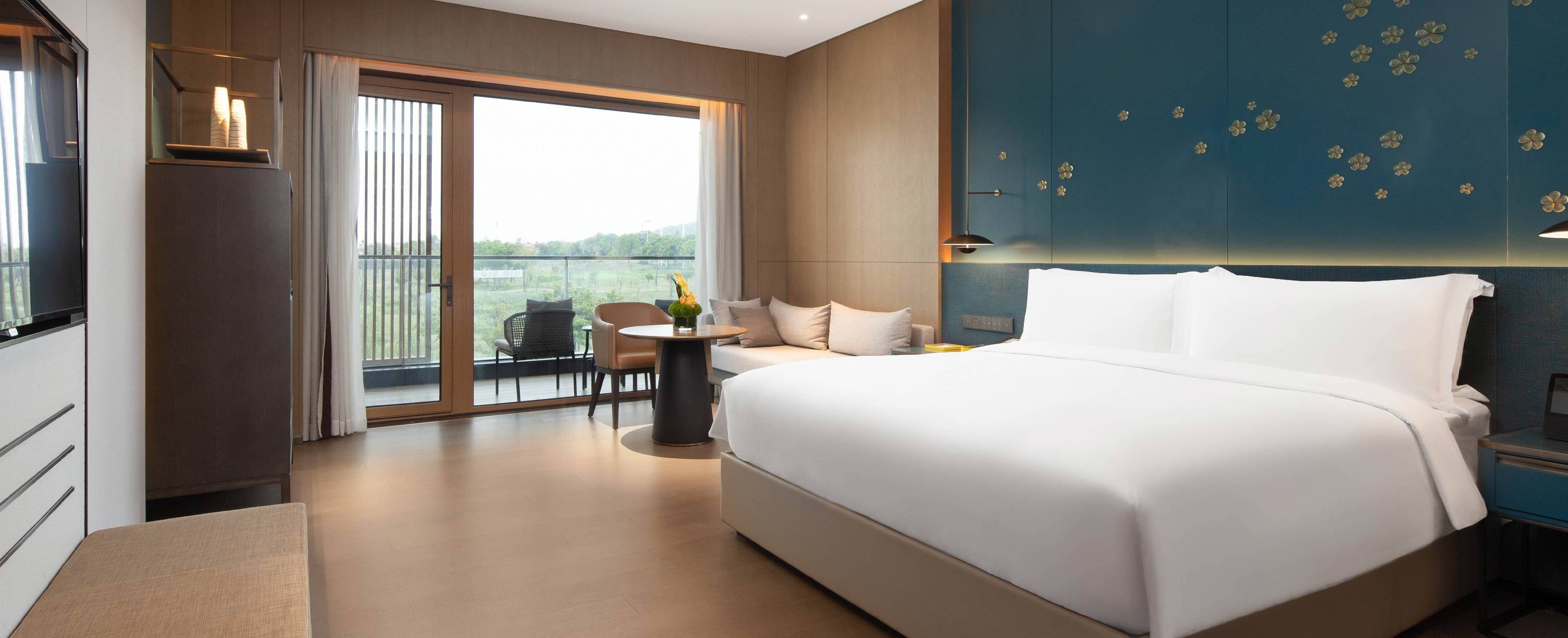 高尔夫景阳台房（大床）